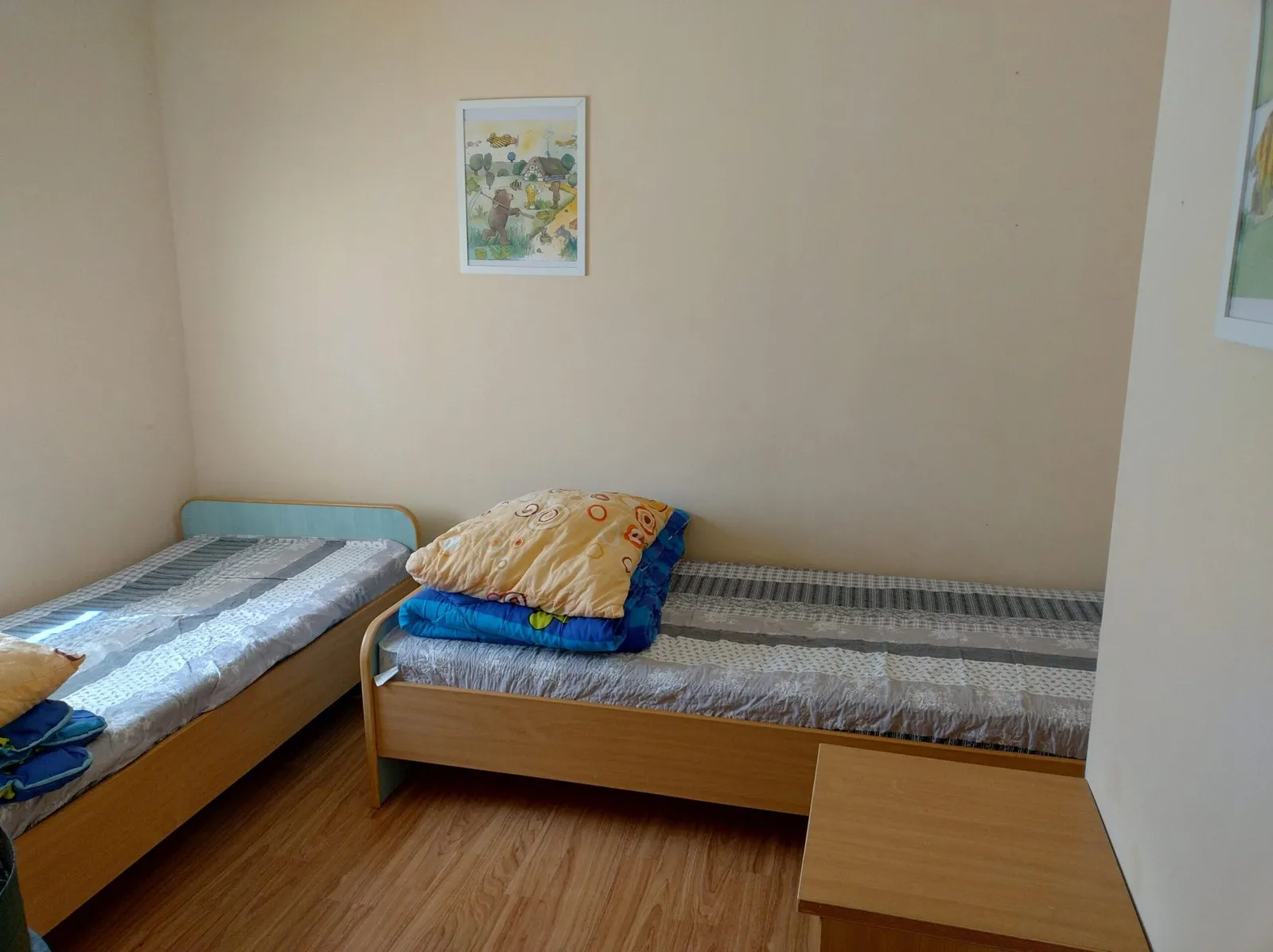 Sypialnia z dwoma pojedynczymi łóżkami